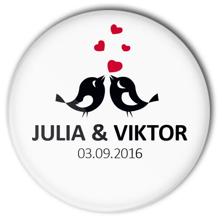 Motiv #48 unserer Hochzeit-Buttons mit 2 Piepmätzen und roten Herzen. Natürlich personalisiert.