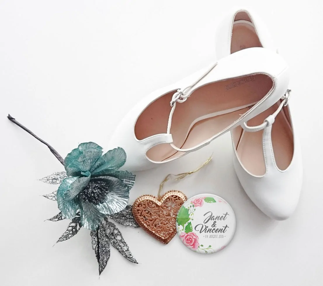 Hochzeitbutton #38 zur Heirat mit Brautschuhen