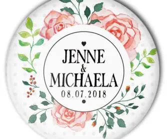 Hochzeitsbutton Mod. 39: Rosenbukett mit Name von Braut und Bräutigam und Datum der Hochzeit bedruckt
