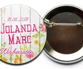 Hochzeitsbutton Nr. 40: romantisch floral mit aufgedruckten Namen und Datum