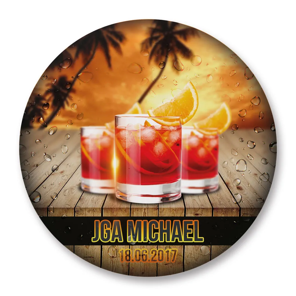 großer Anstecker mit Cocktail zum Junggesellenabschied mit Name individuelisiert