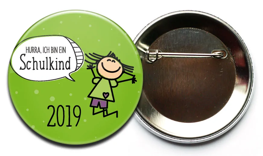 Button Hurra ich bin ein Schulkind 4 hüpfendes Mädchen grün mit Sicherheitsnadel