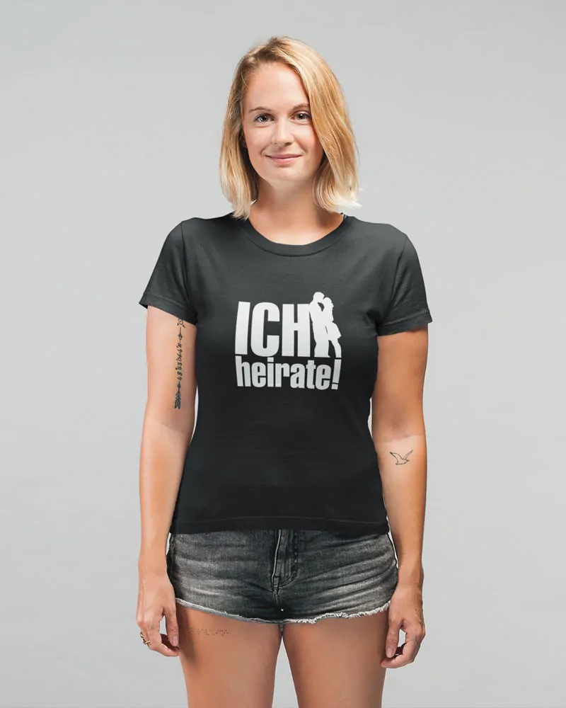 lächelnde Frau schwarzes Shirt ich heirate T71