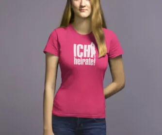 Frau mit T-Shirt für JGA in fuchsia "ich heirate"