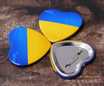 3 Anstecker Ukraine Herz mit Nadelverschluss Stop War