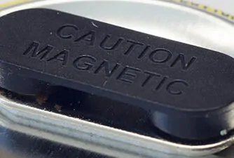 56 mm Buttons besitzen den Magnetverschluss groß - ein Doppelmagnet in Kunststofffassung